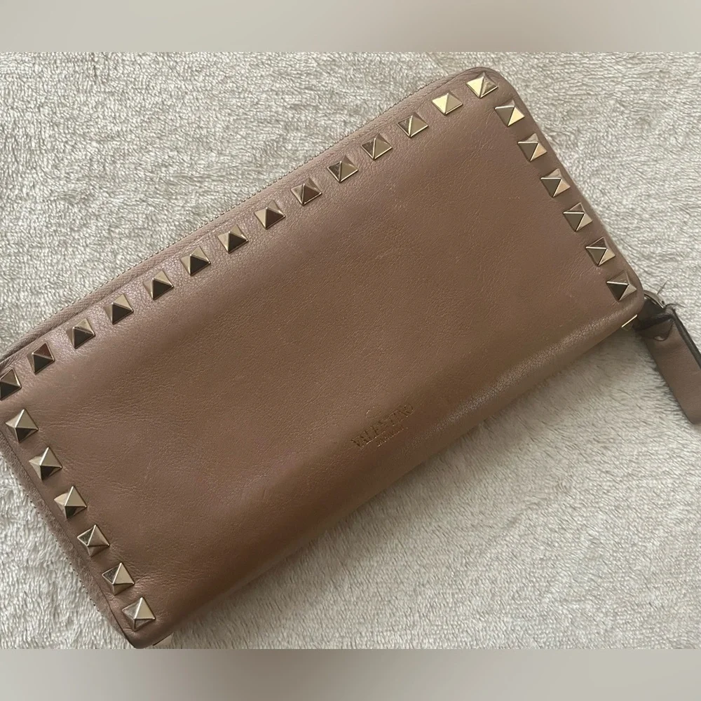 Valentino Garavani Rock Stud Pink Wallet with Gold Studs EUC - Picture 13 of 16